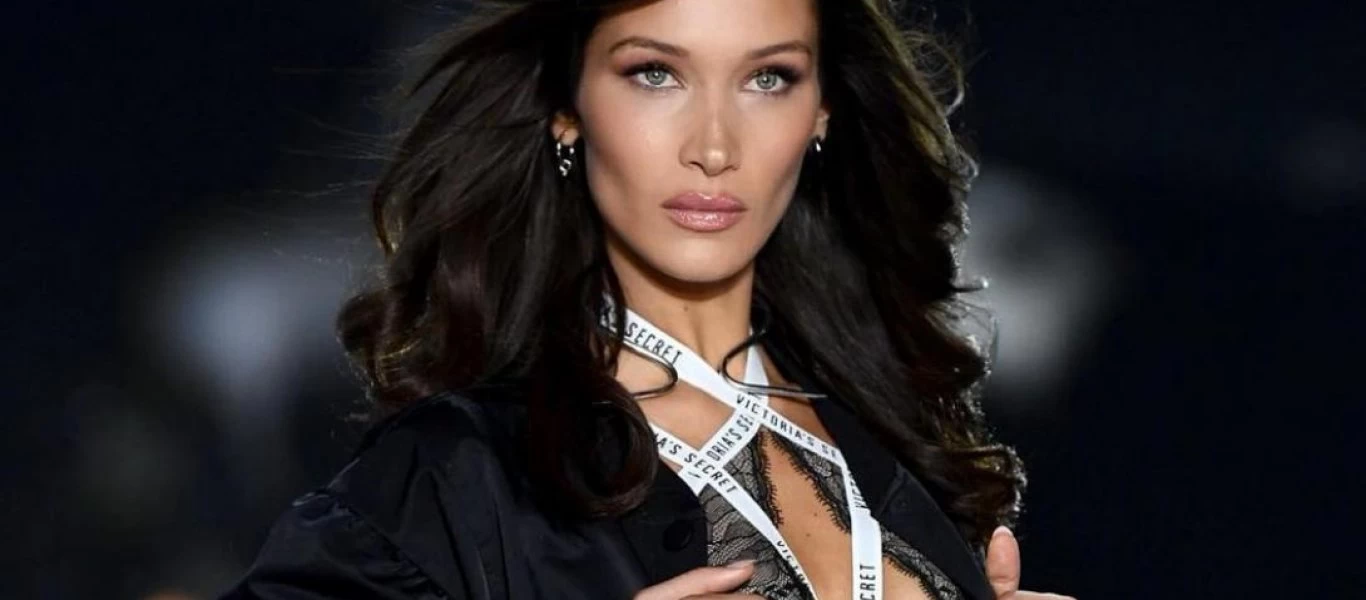 Η Bella Hadid φόρεσε το πιο διάφανο μπλουζάκι της και βγήκε στους δρόμους του Λονδίνου (φωτο)